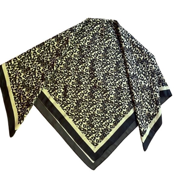 Large Leopard print scarf tan & dark brown no tag soft material 34 x 34 inch - Picture 1 of 5